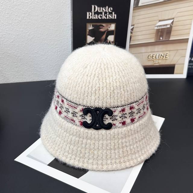 Running volumeCelin wool bucket hatAll-wool bucket hat