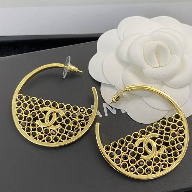 Chanel earrings are hot-selling and are available in Zp, and are also available
