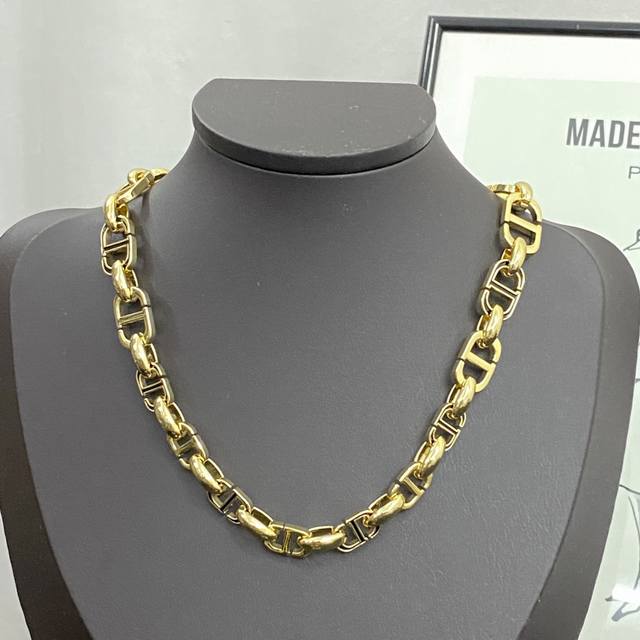 Dior necklace hot-selling model is now on sale Dior metal black CD letter neckla