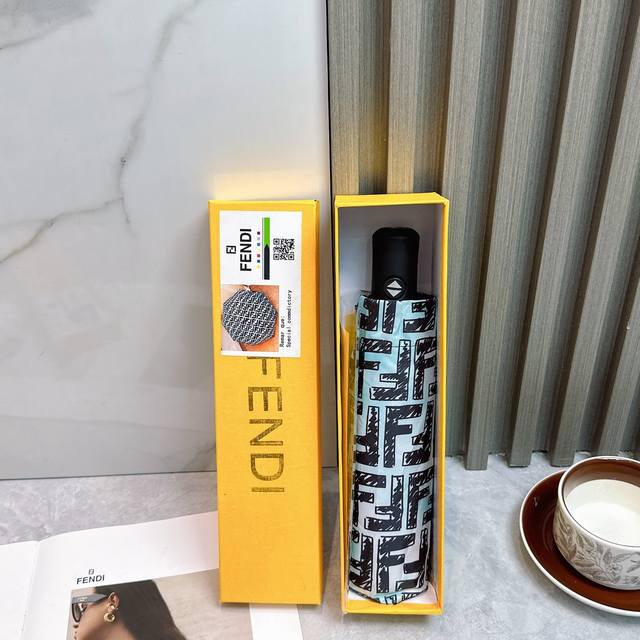 Fendi's new summer fully automatic folding umbrella. Black sunscreen effectively