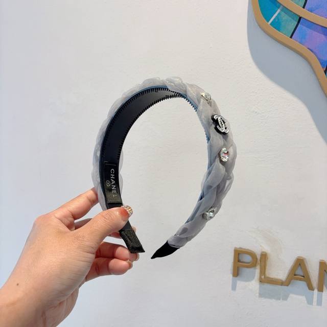 with packaging Chanel Chanel's latest small wide-brimmed headband, retro headba