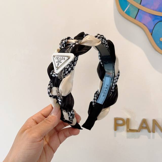 with packagingPrada Prada new custom headband, rhinestone special fabric is ver