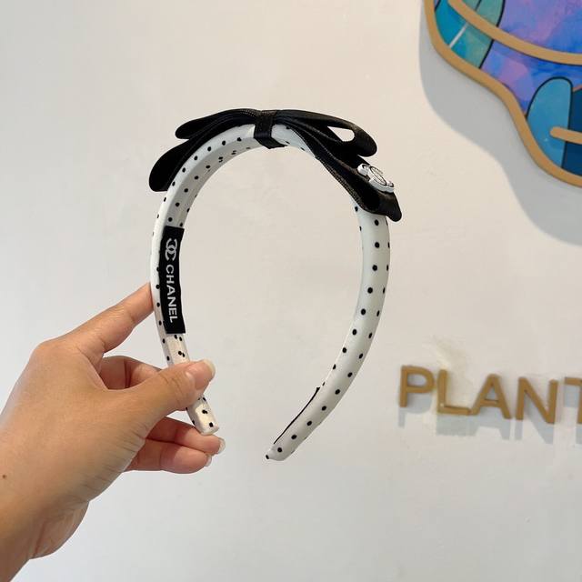 with packaging Chanel Chanel's new small Chanel high skull top small polka dot