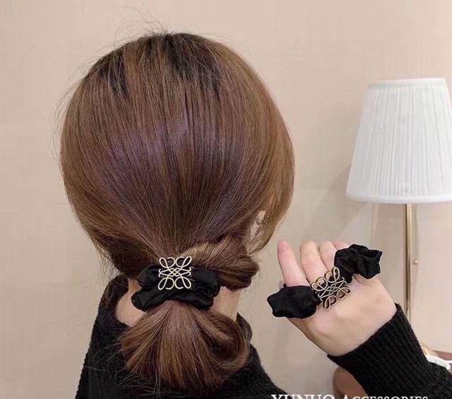 with packaging single Loewe Loewe popular online celebrity hair band, exquisite