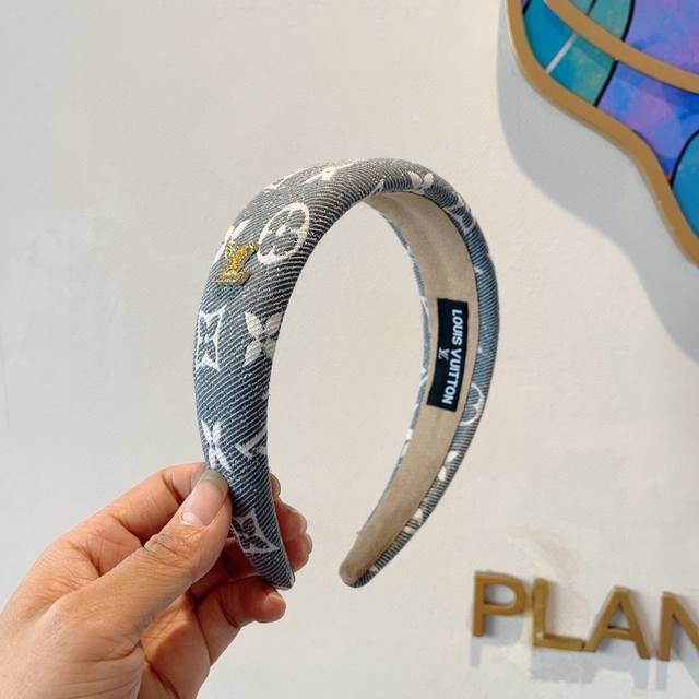 with packaging Lv Louis Vuitton hot new headband, fashionable headband, the lat