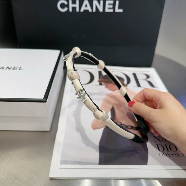 comes with a box Chanel's latest headband, fresh and stylish for summer, super