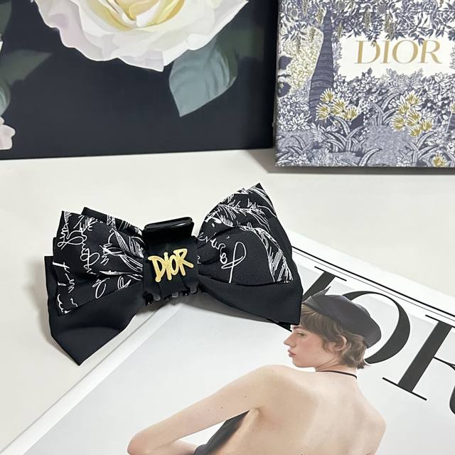 Special packaging Dior Dior classic ink painting clip, very beautiful and fashio