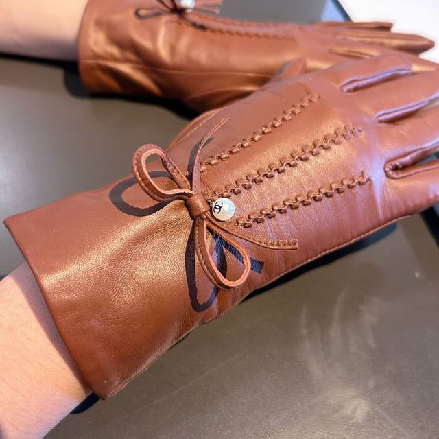 2025 new exclusive first touchscreen gloves Chanel original quality official web