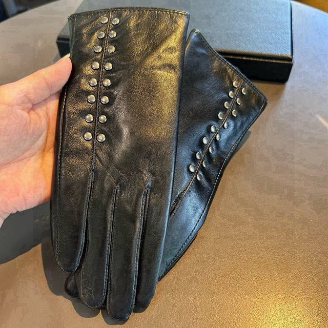 2025 Chrome Hearts' new exclusive touchscreen gloves, original quality, synchron