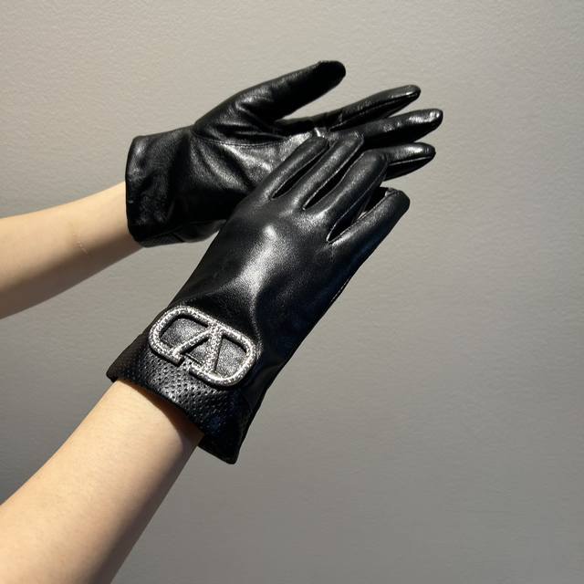 2025 new exclusive Valentino full diamond touch screen women's gloves. Original