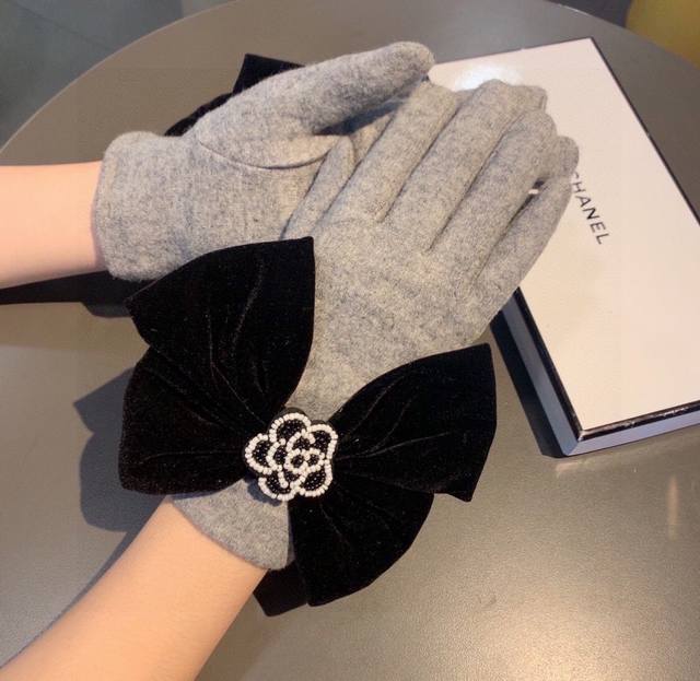 Chanel Chanel counter new wool gloves, beaded camellia + big bow fashionable glo