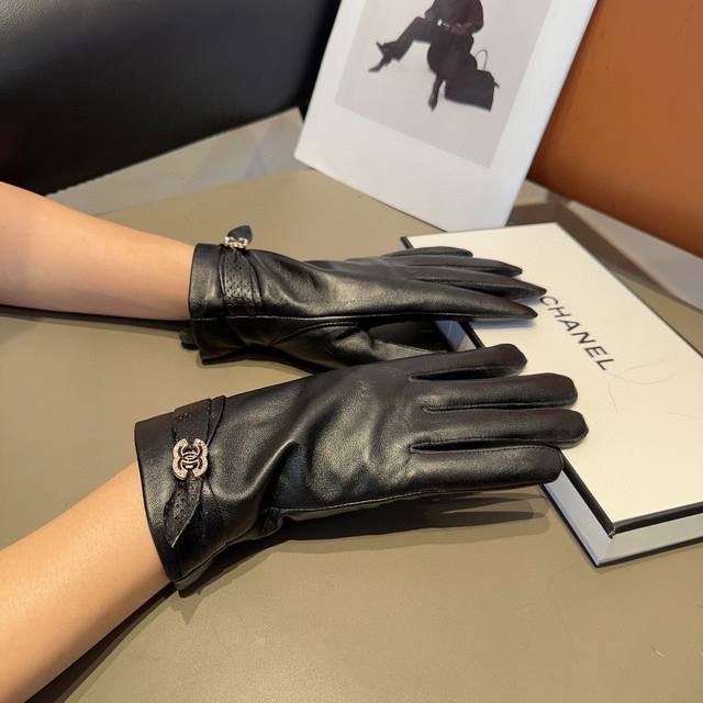 Chanel women's sheepskin gloves, fashionable gloves, warm and velvet lining for