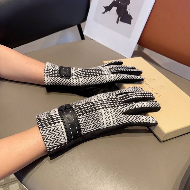 Burberry women's gloves, fashionable gloves, classic and simple, super comfortab