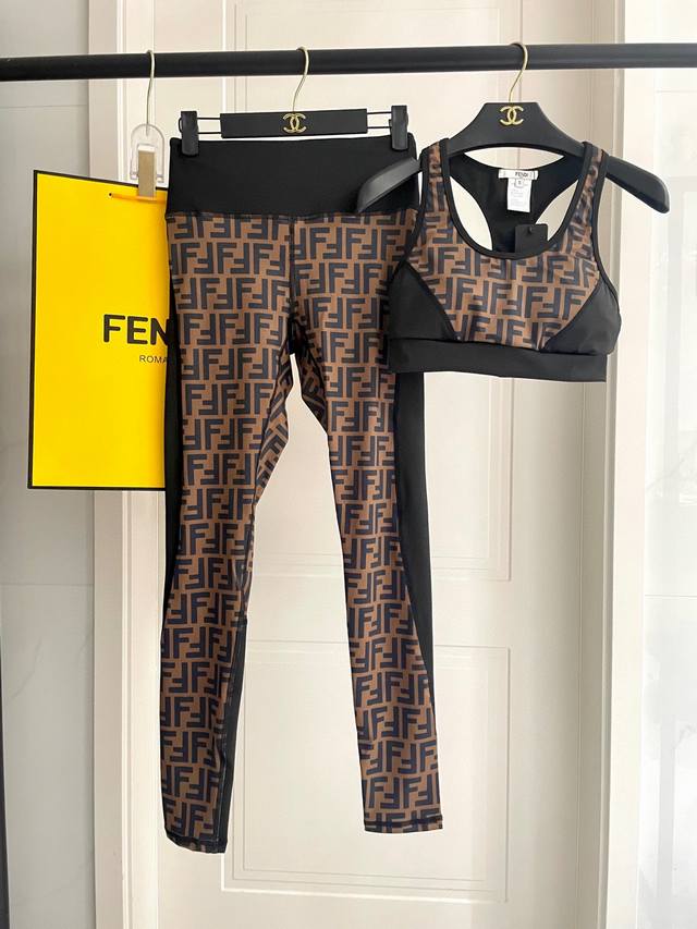 Fendi's new tight sports suit high-stretch slim long-sleeved tights top + elasti