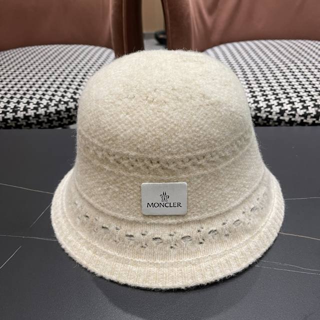 Moncler 2025 autumn new plush thickened autumn and winter bucket hat is super po