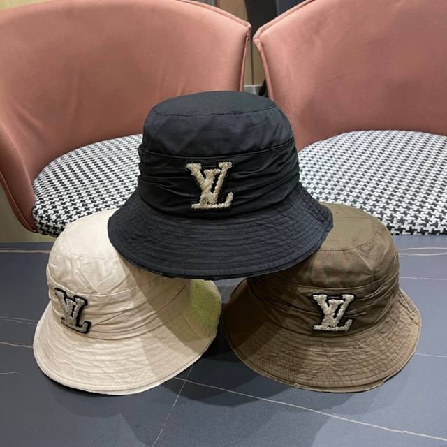 Lv Louis Vuitton 2025 bucket hat is light and breathable. Perfect version, preci
