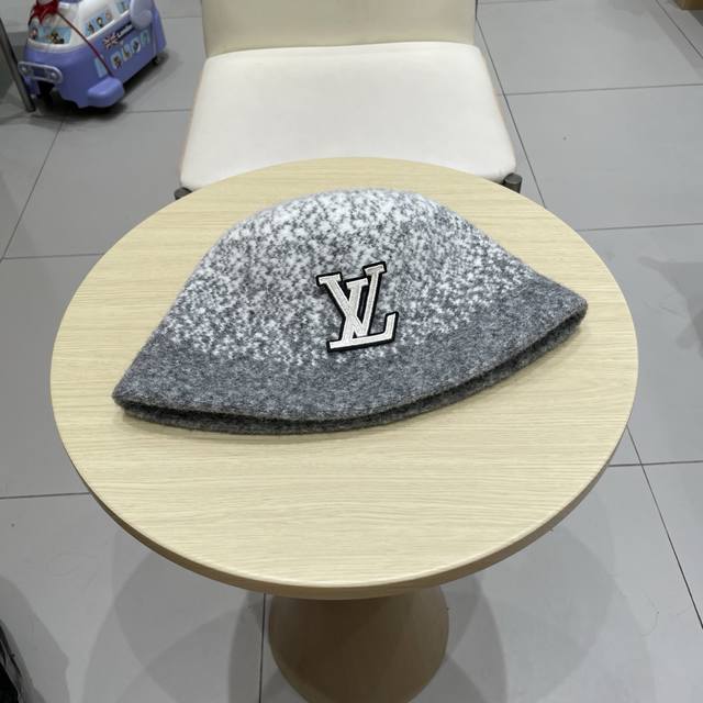 Louis Vuitton baseball cap Louisvuitton retro wool black bucket hat autumn and w