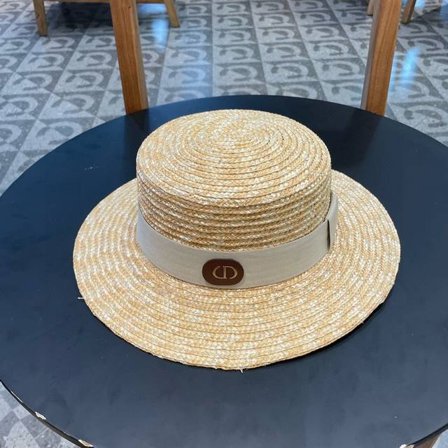 Dior Dior spring and summer new straw hat is simple and generous, a versatile it