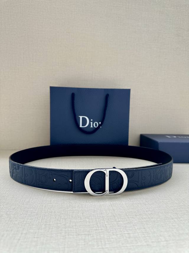 Width 3.5cm This 35mm reversible belt combines elegance with modern style. One s