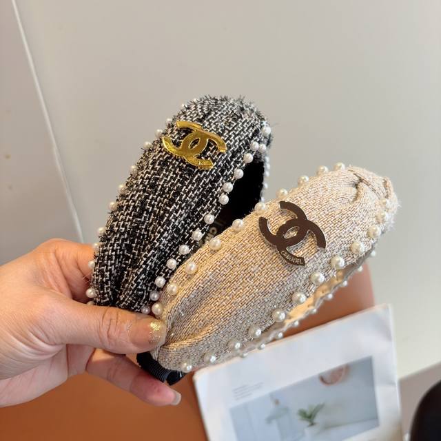 with packaging Chanel Chanel's latest small fragrance style pearl headband, ret