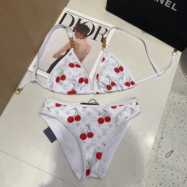 Lv swimsuit, the real thing is so beautiful! It can't be photographed to show it