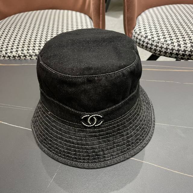 Chanel's new summer denim sunshade bucket hat is a romantic beach style! A must-