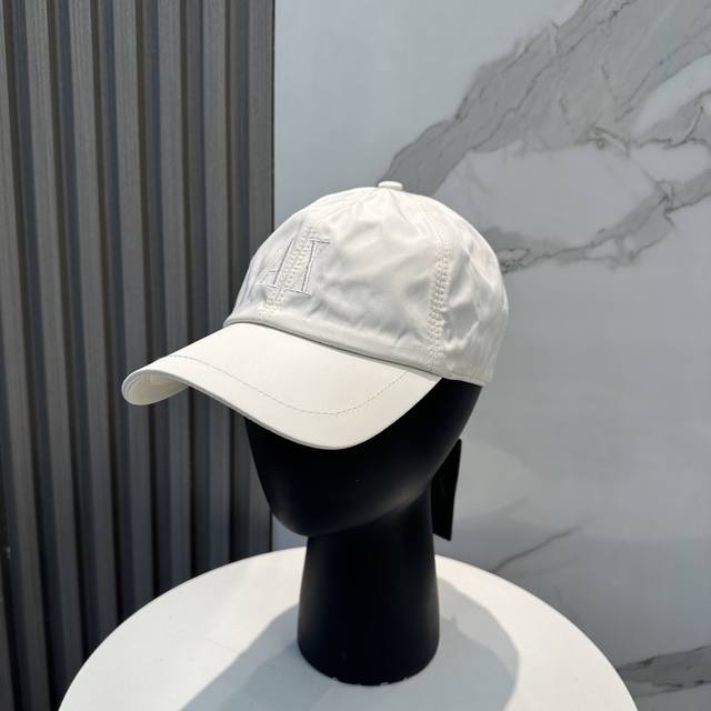 Armani Armani counter new high version baseball cap, big brand synchronization,