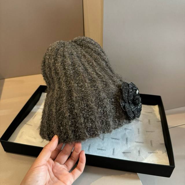 Chanel Chanel new camellia knitted wool hat DDD
