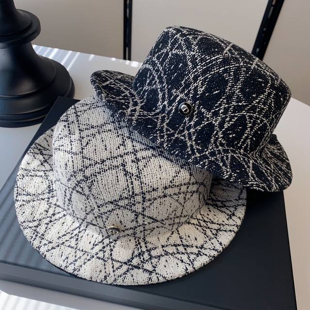 Dior new style top hat, high-end Hepburn style hat, head circumference 57cm DDD