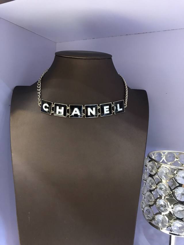 Chanel necklace is on fire. Chanel's new hot-selling model is the highest versio