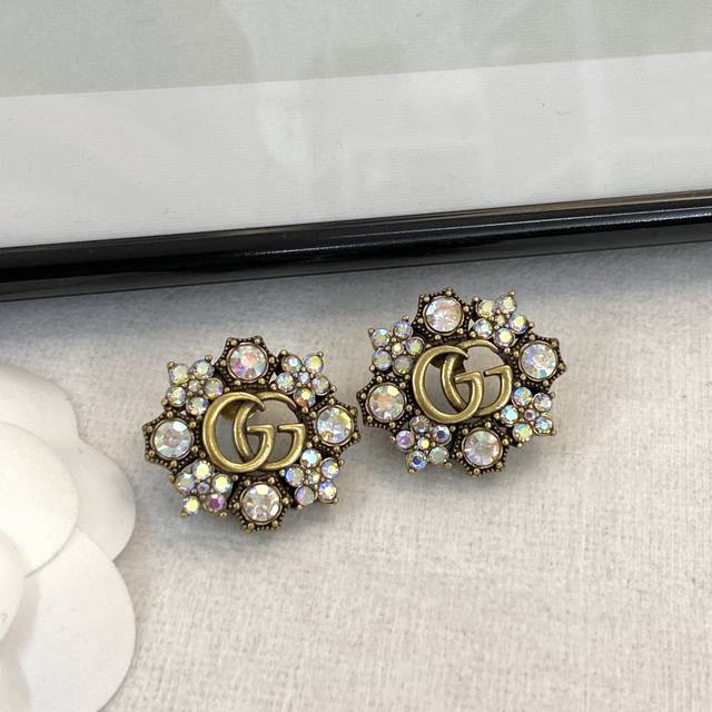 Gucci earrings classic best-seller hot new colorful diamonds, very close to the