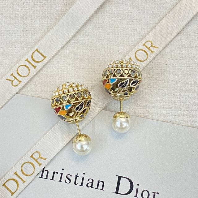 Dior earrings hot-selling model hot new Dior hollow pearl flower ball earrings c