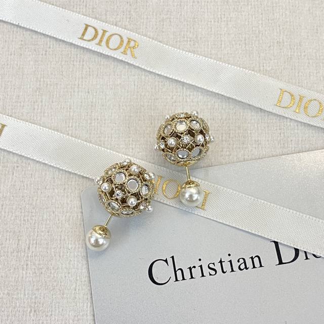 Dior earrings hot-selling models are now on sale Dior hollow pearl multi-mirror