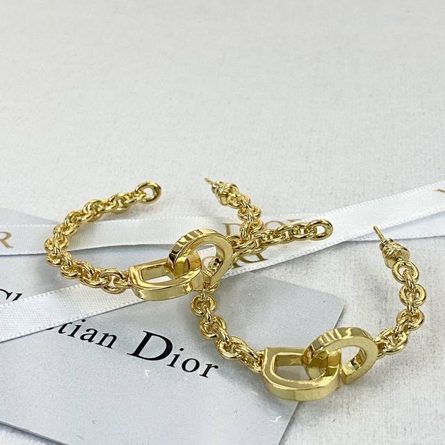 Dior earrings hot-selling new models Dior gold chain three-dimensional letter ea