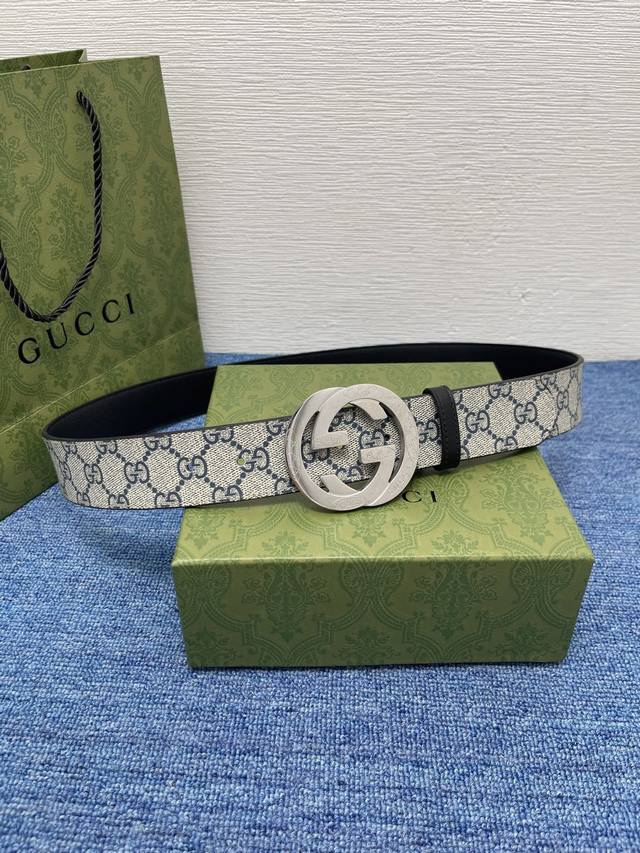 Gucci is made of premium Gucci Signature leather with a thick feel and is decora