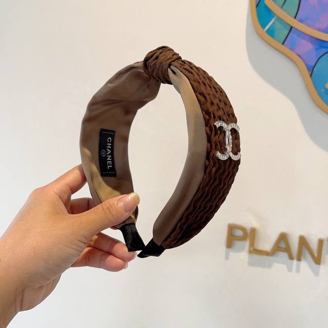 With packaging Chanel Chanel Internet celebrity new small wide version headband,
