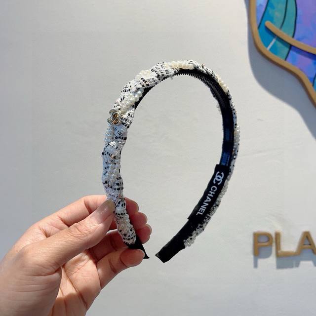 with packaging Chanel's new small pearl headband, French retro headband with an