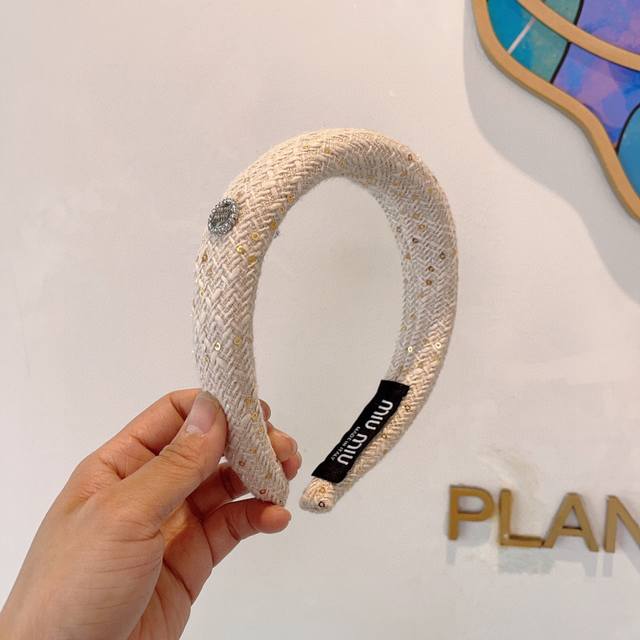 with packaging Miumiu Miu Miu's new sweet letter handmade headband, simple and
