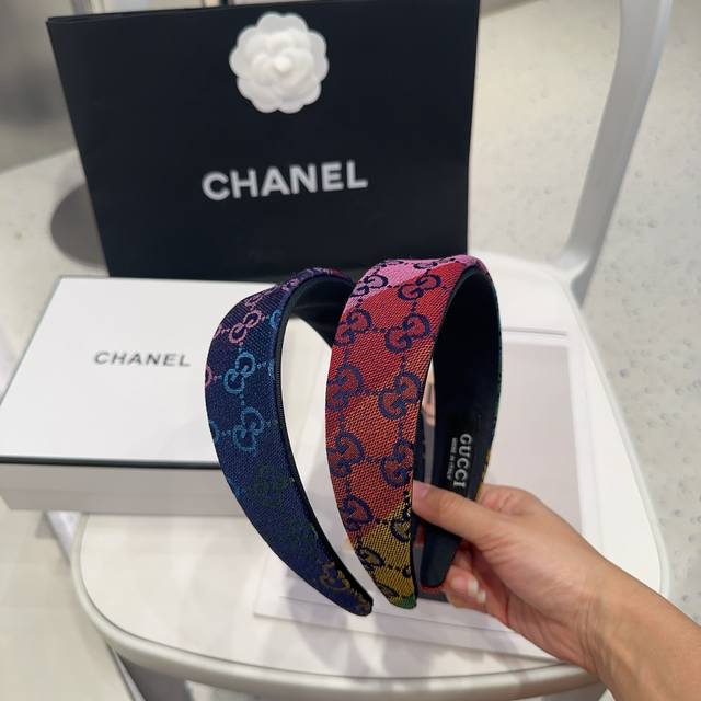 Comes with boxGucci Gg letter headband, rainbow color! Fashionable and very eas