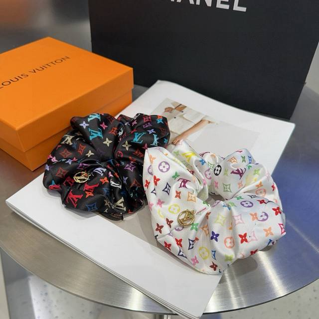 with packaging boxLouis Vuitton Louis Vuitton Donkey's popular hairband, the sa