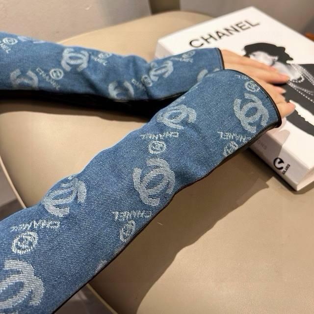 2025 Chanel new long denim and sheepskin gloves, fashionable motorcycle gloves,