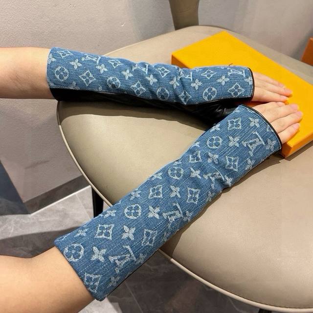 2025Lv new long gloves, fashionable motorcycle gloves, new autumn and winter clo