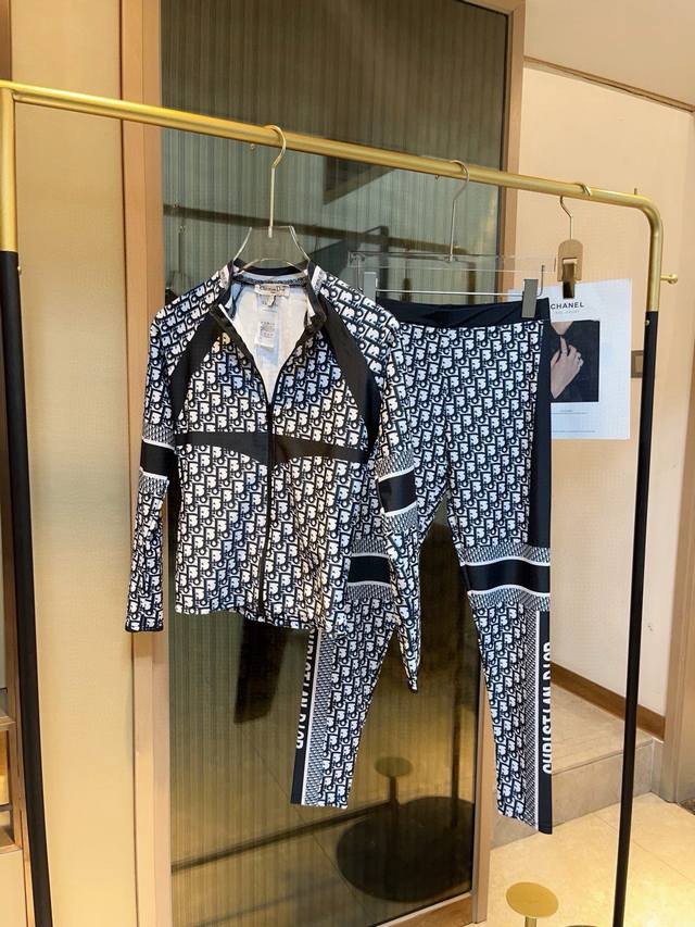 Dior's new high-stretch fitness yoga suit sports suit slim fit hip-lifting slimm