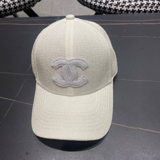 Chanel New Year baseball cap, classic and simple logo, fashionable and casual de