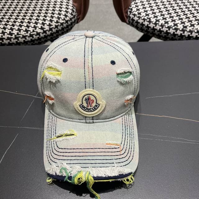 Moncler2025 new denim hole baseball cap, fashionable street style, very Ok style