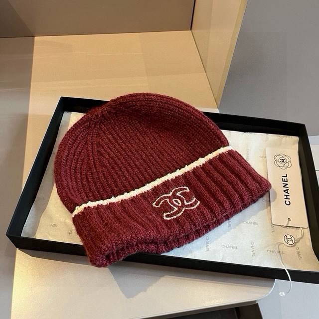 Chanel knitted beanie, new style at the counter DDD