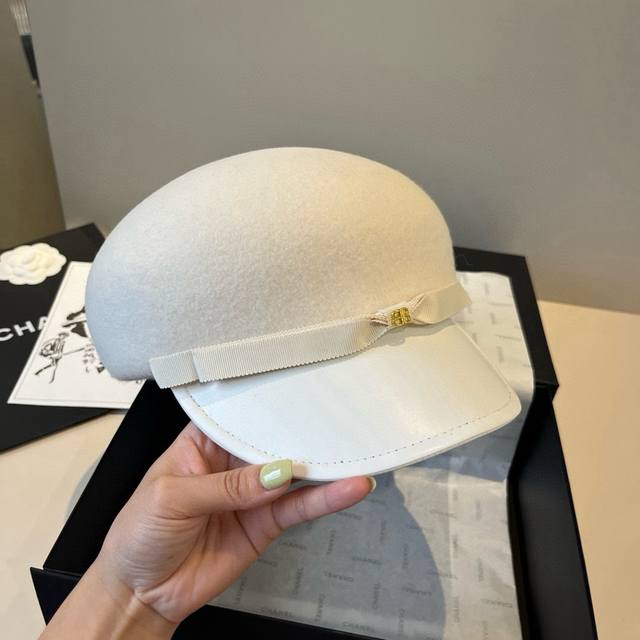 White Balenciaga new style duckbill military cap, 100% wool, head circumference