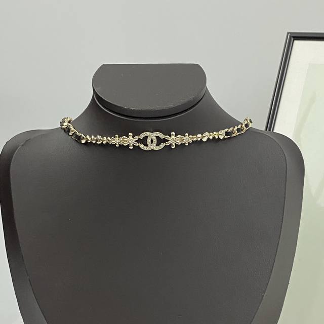 Chanel necklace hot-selling models are on sale now, and the counter is synchroni