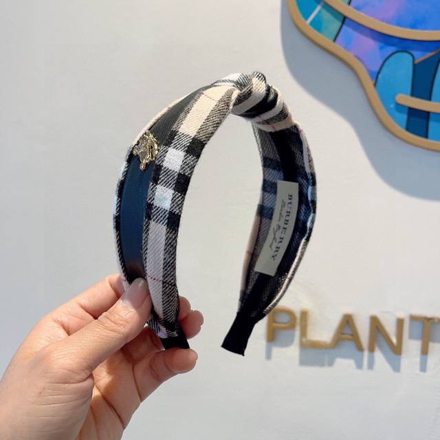 With packaging Burberry's new leather headband, all details of the fabric provid