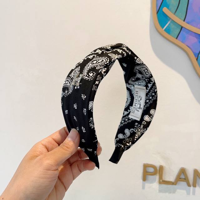 with packaging Hermes popular custom wide headband, the same headband as the In